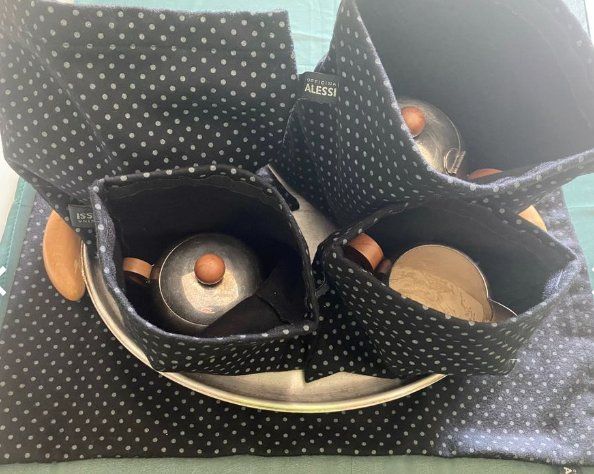 Set di piatti: Alessi Bombé Set Kaffee/Tee, Edelstahl/versilbert, Gratis Ve – Usato da Gümligen venduto da Primeselection 7
