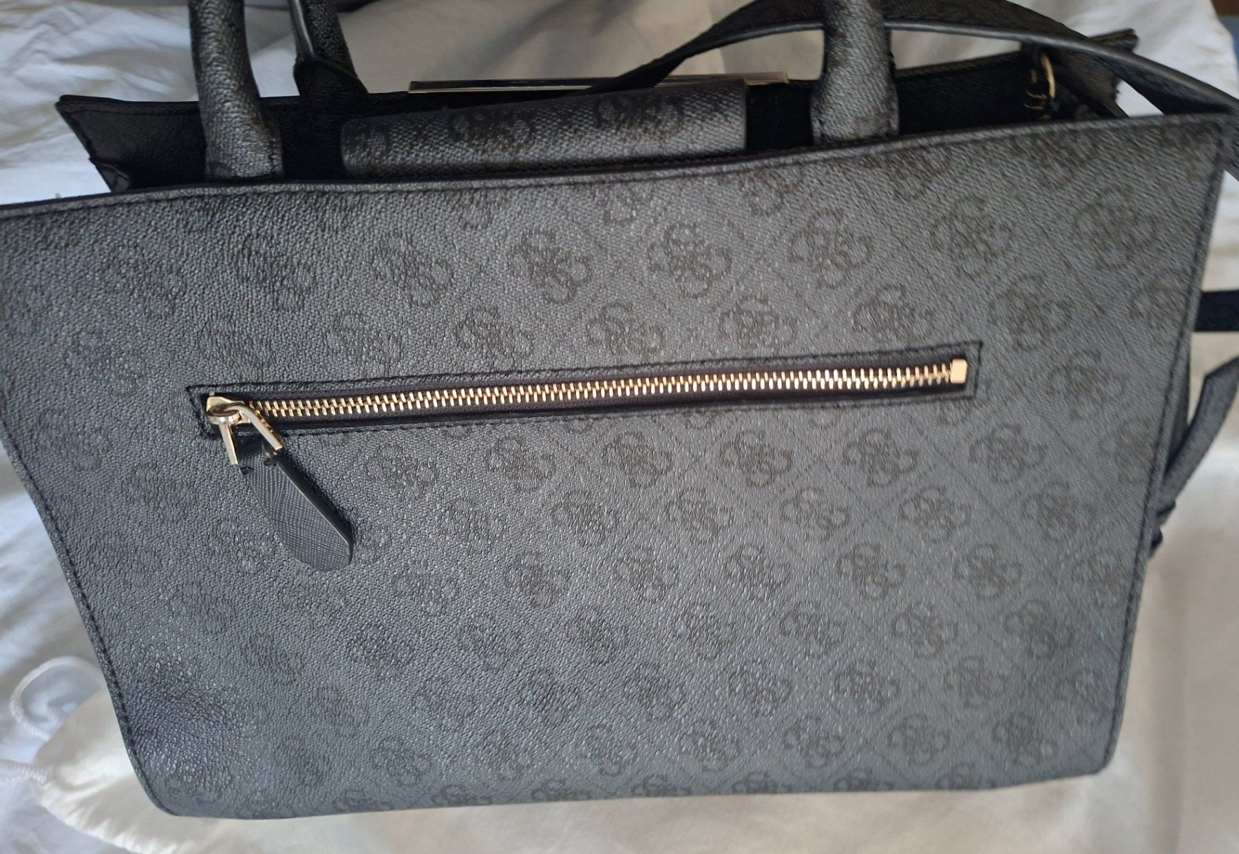 Guess Taschen für Damen: Guess Tasche neuwertig – Neu (gemäss Beschreibung) aus Weisslingen von sug_vq8z 2