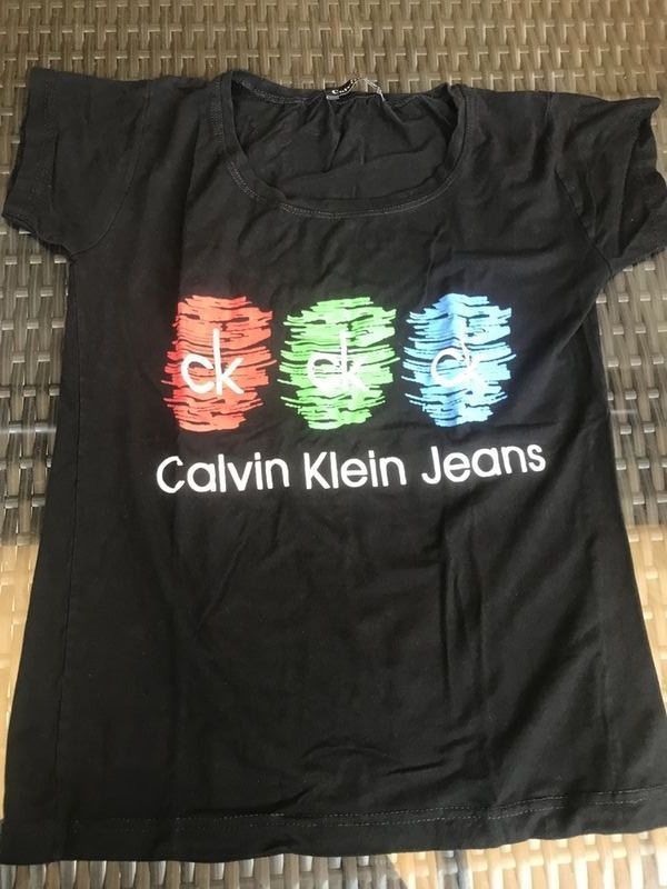 Calvin Klein T-shirt: Damen Calvin Klein T-Shirt S – Usato da Bergdietikon venduto da antovale