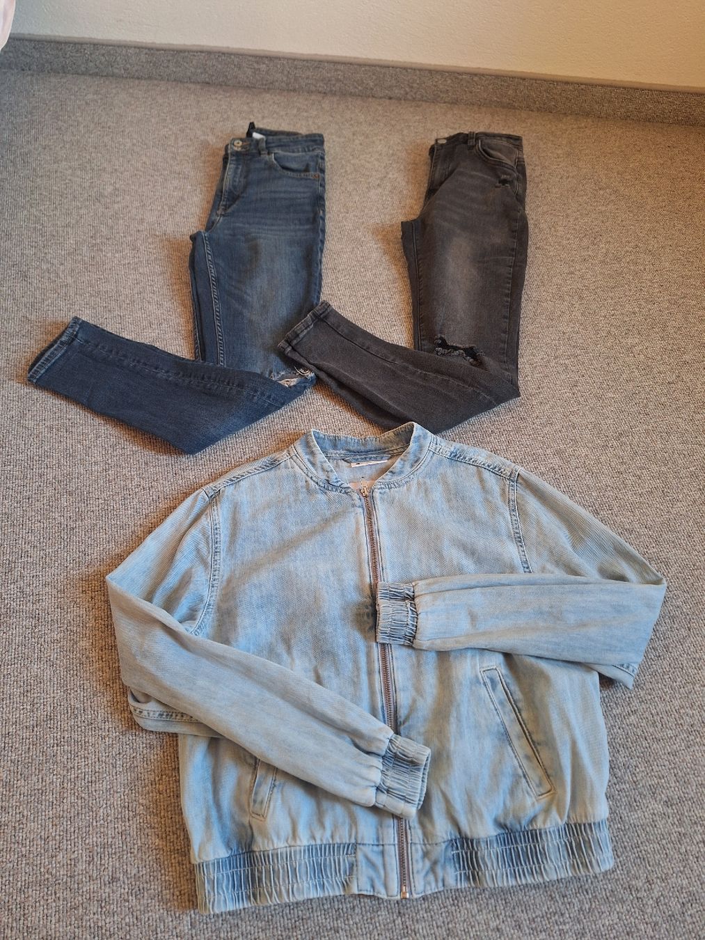Lots de vêtements: Kleiderpaket Damen – D'occasion à Tamins par VW99