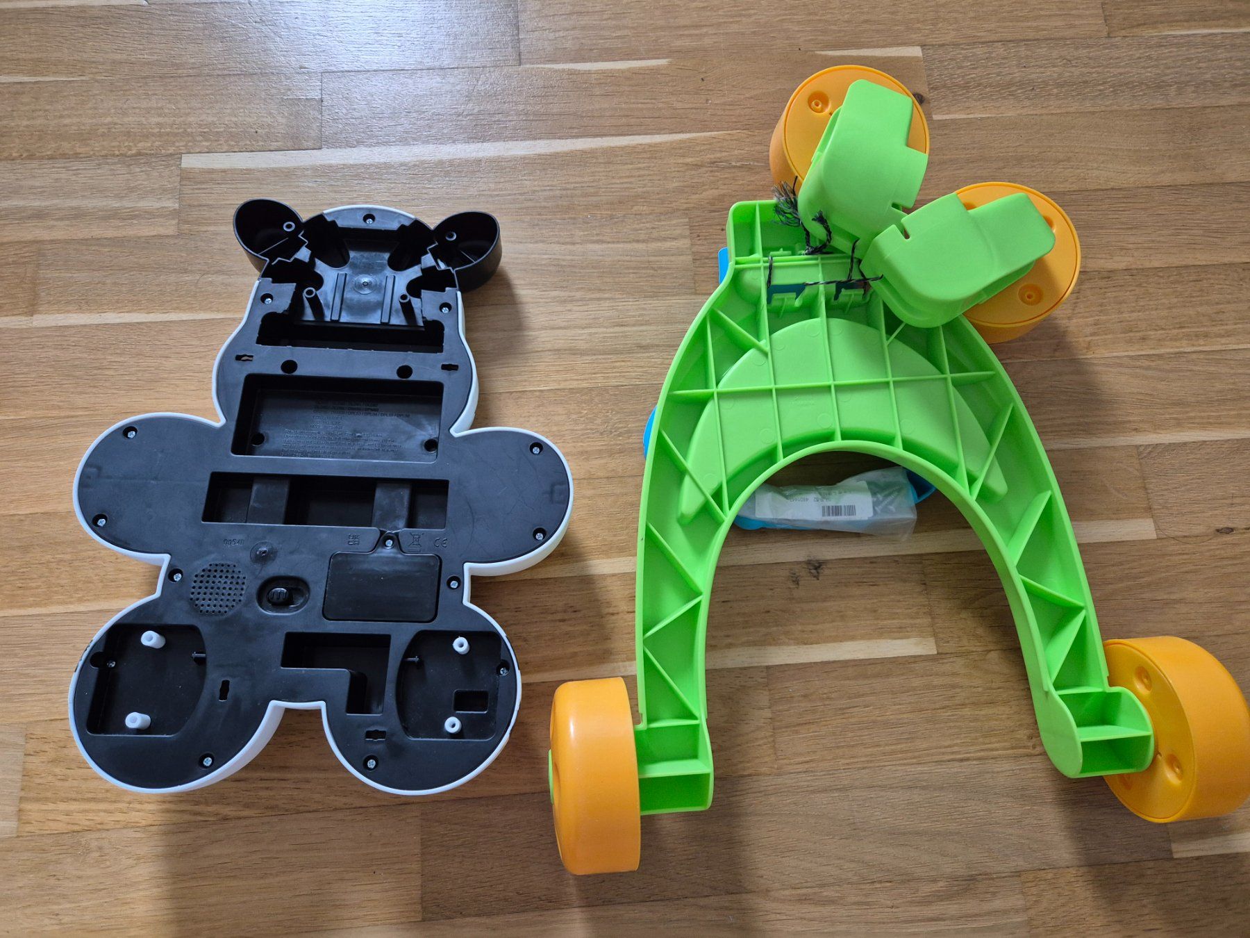 Veicoli per bambini: Fisher Lauflernwagen mit Spielcenter – Usato da Brugg AG venduto da ars_5h7f 1