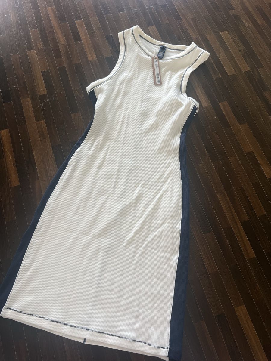 Skims Vestiti: SKIMS Kleid Gr. S mit Etikett – Nuovo e nell'imballaggio originale da Baar venduto da Lila2006