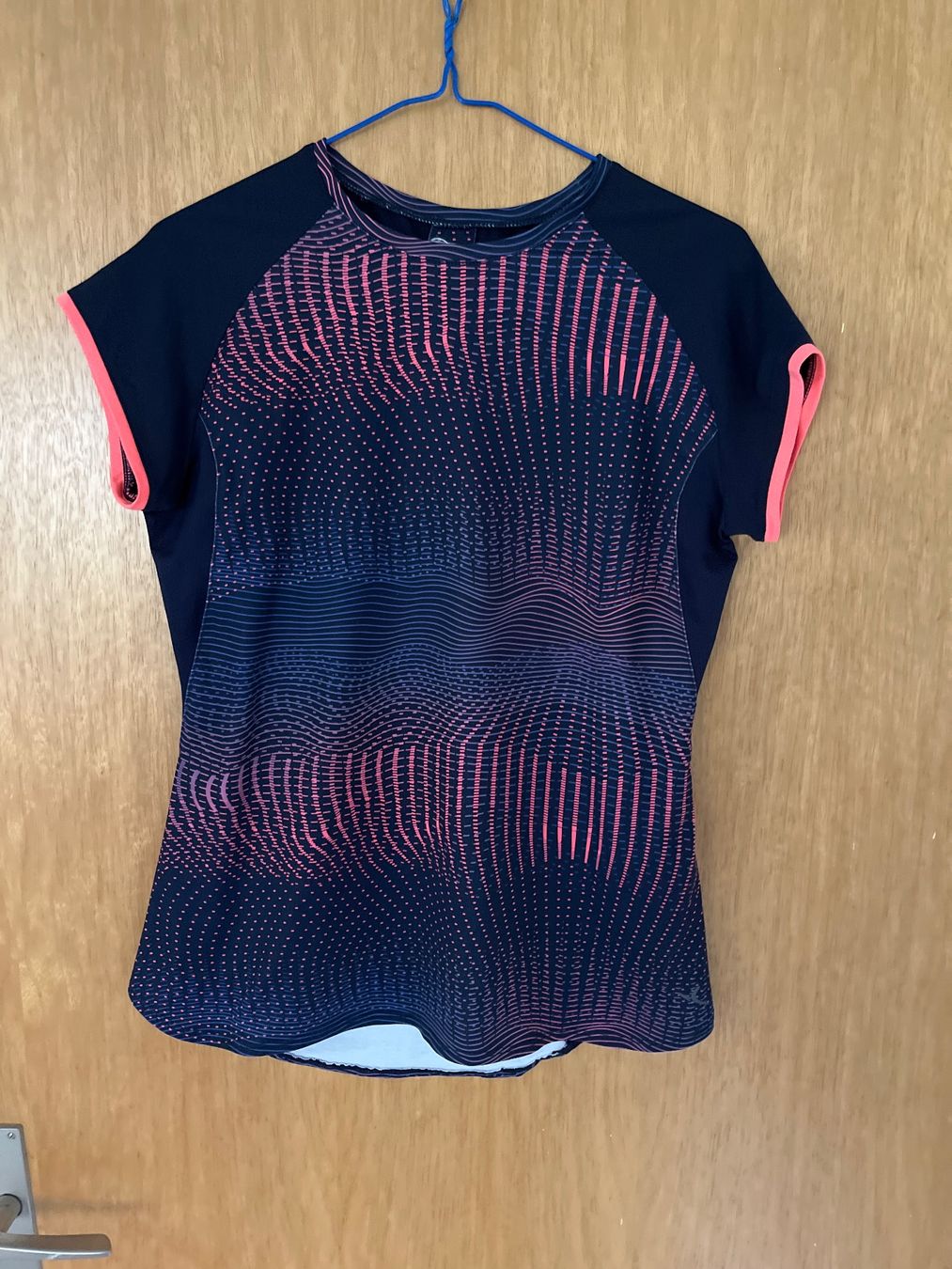 Blusen, T-Shirts & Tops: Décathlon: T-shirt Gr. 14/15J. – Gebraucht aus Baden von frb_2cjk