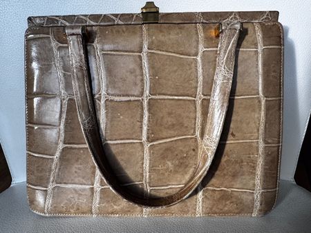 Vintage Leather Handbag - Timeless Style for You!