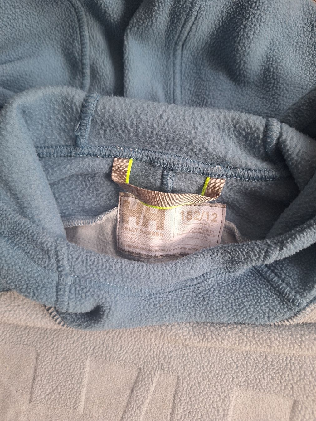Pulls et sweat-shirts: Hoodie Pullover Helly Hansen – D'occasion à Bern par zizzerzazzer 2