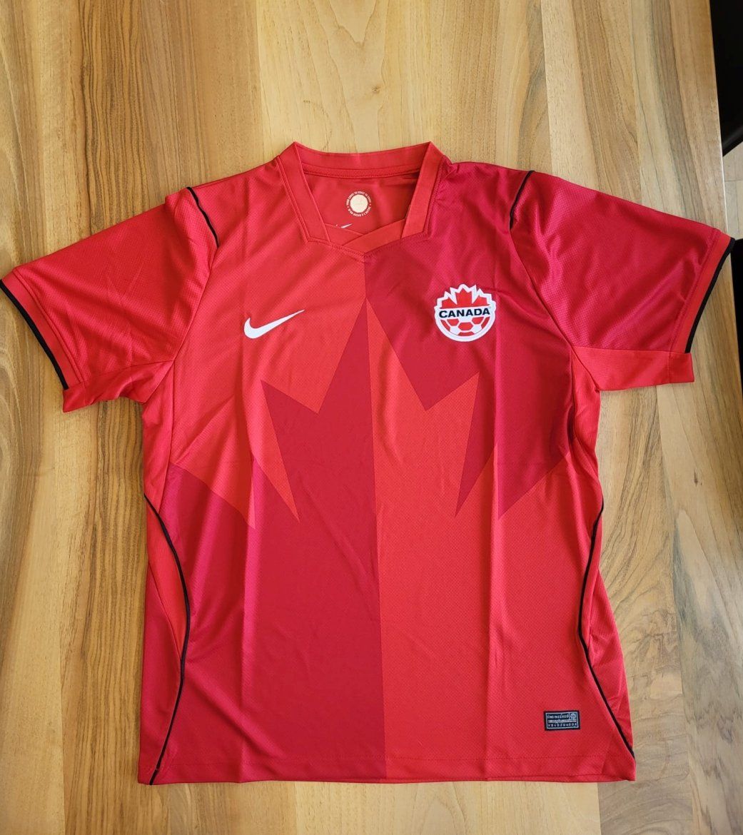 Canottiere & Pantaloni: Kanada Heimtrikot WM 2026 – Nuovo (secondo la descrizione) da Zuzgen venduto da Flaeng