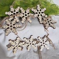 8 robuste, neue Holz Schneeflocken Winterdeko mit Schnur