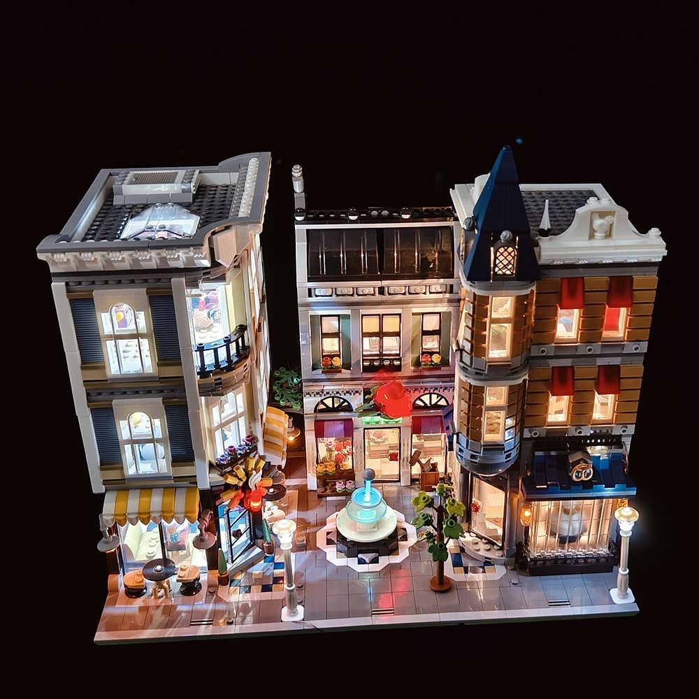 Lego Kit di costruzioni: Light Kit fur - Lego Assembly Square 10255 (only Light Kit) – Nuovo (secondo la descrizione) da Glattbrugg venduto da har_jgc7