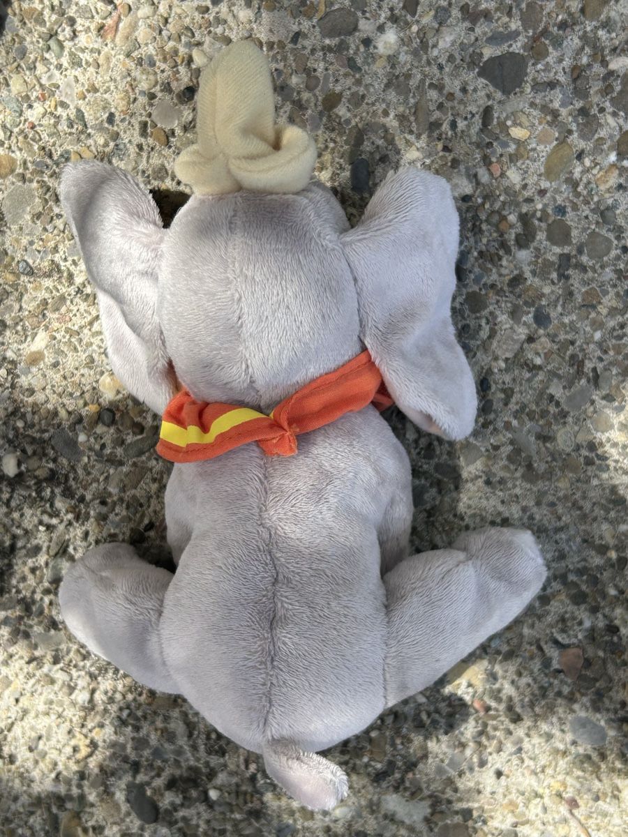 Disney Statuette: Dumbo Plüschtier + Tasse – Nuovo (secondo la descrizione) da Laufen venduto da Jassi.quinn 1