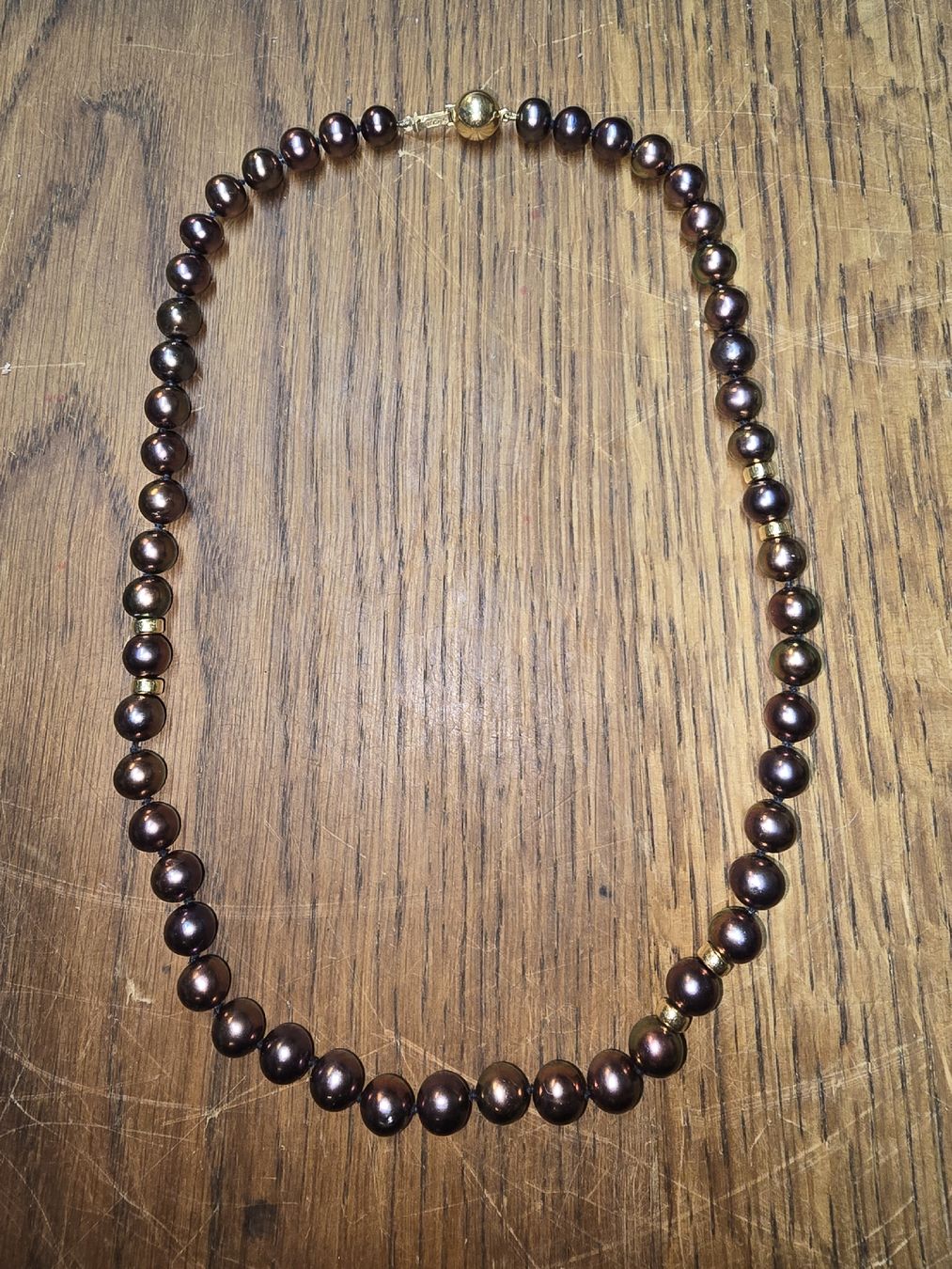 Catenine: Perlenkette dunkel mit Goldverschluss 18k – Usato da Rorschach venduto da TimelessTrading