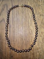 Perlenkette dunkel mit Goldverschluss 18k