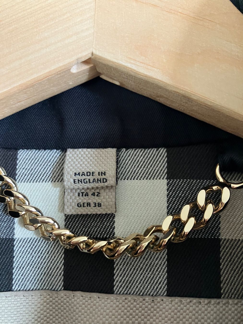Burberry Cappotti: Burberry Trenchcoat – Usato da Walchwil venduto da Maxana 5