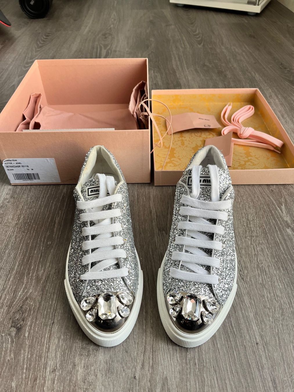 Miu Miu Damenschuhe: Miu Miu Sneaker Gr. 38 Glitzer Strass NEU – Neu und originalverpackt aus Frenkendorf von klourenco