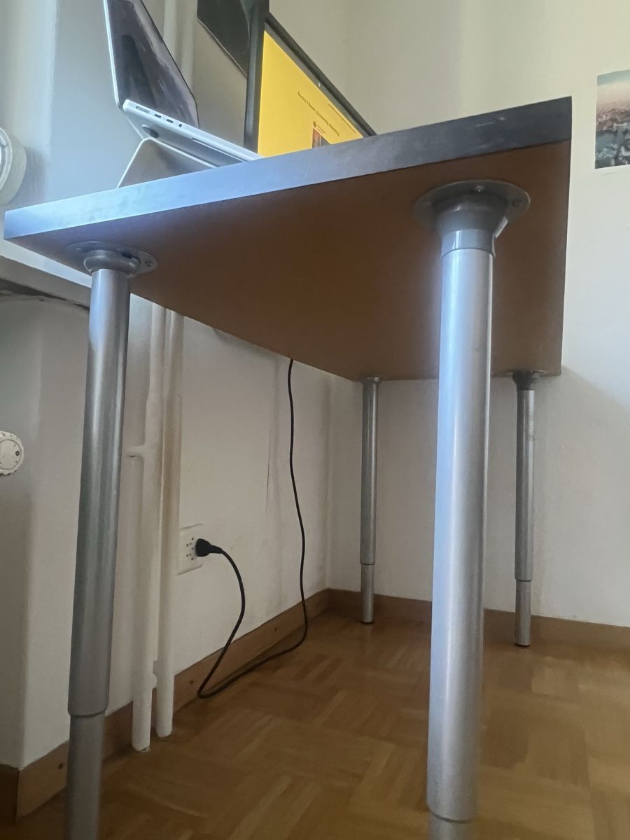 Scrivanie: IKEA Vika Amon Table 120 x 60 cm – Usato da Zürich venduto da far_2zpy 3