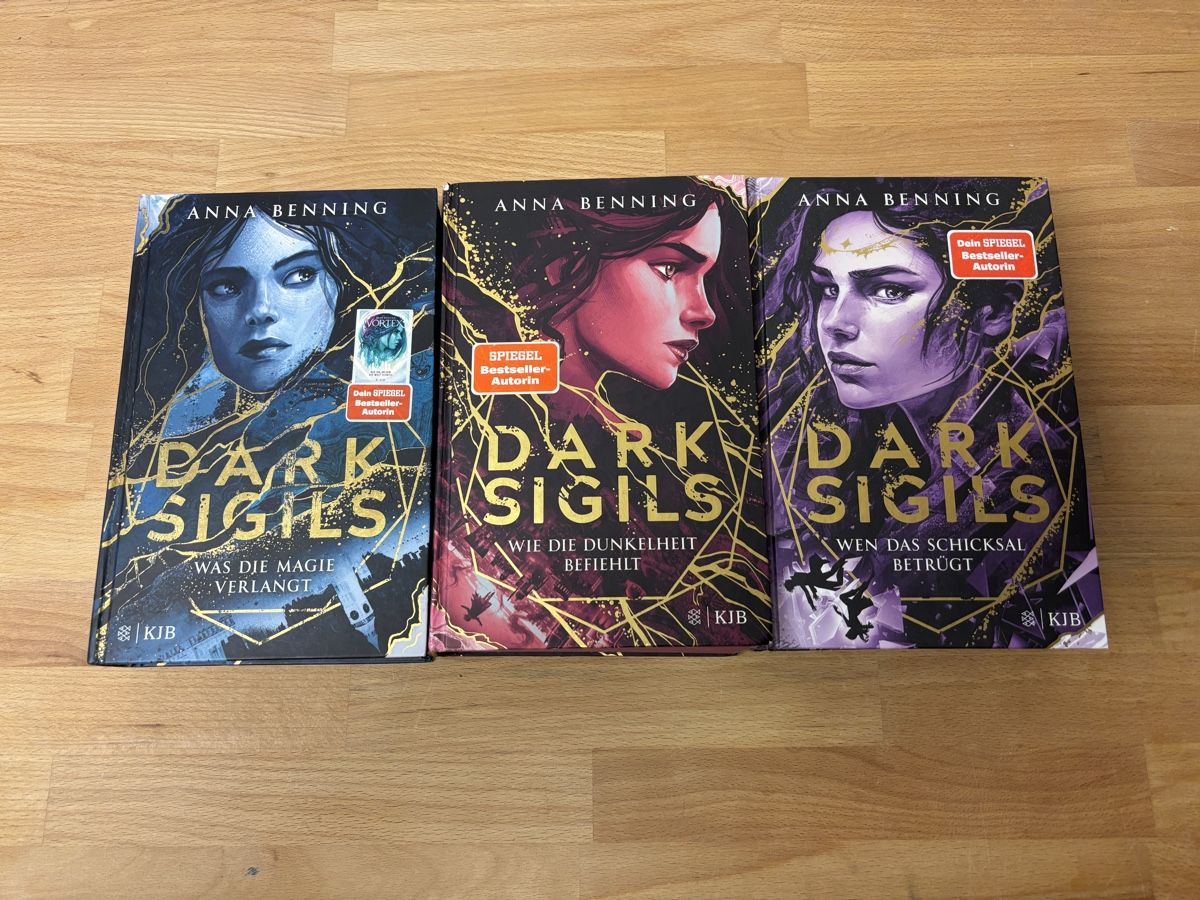 Bücher: Dark Sigils Trilogie von Anna Benning – Gebraucht aus Montlingen von ann_w6t2