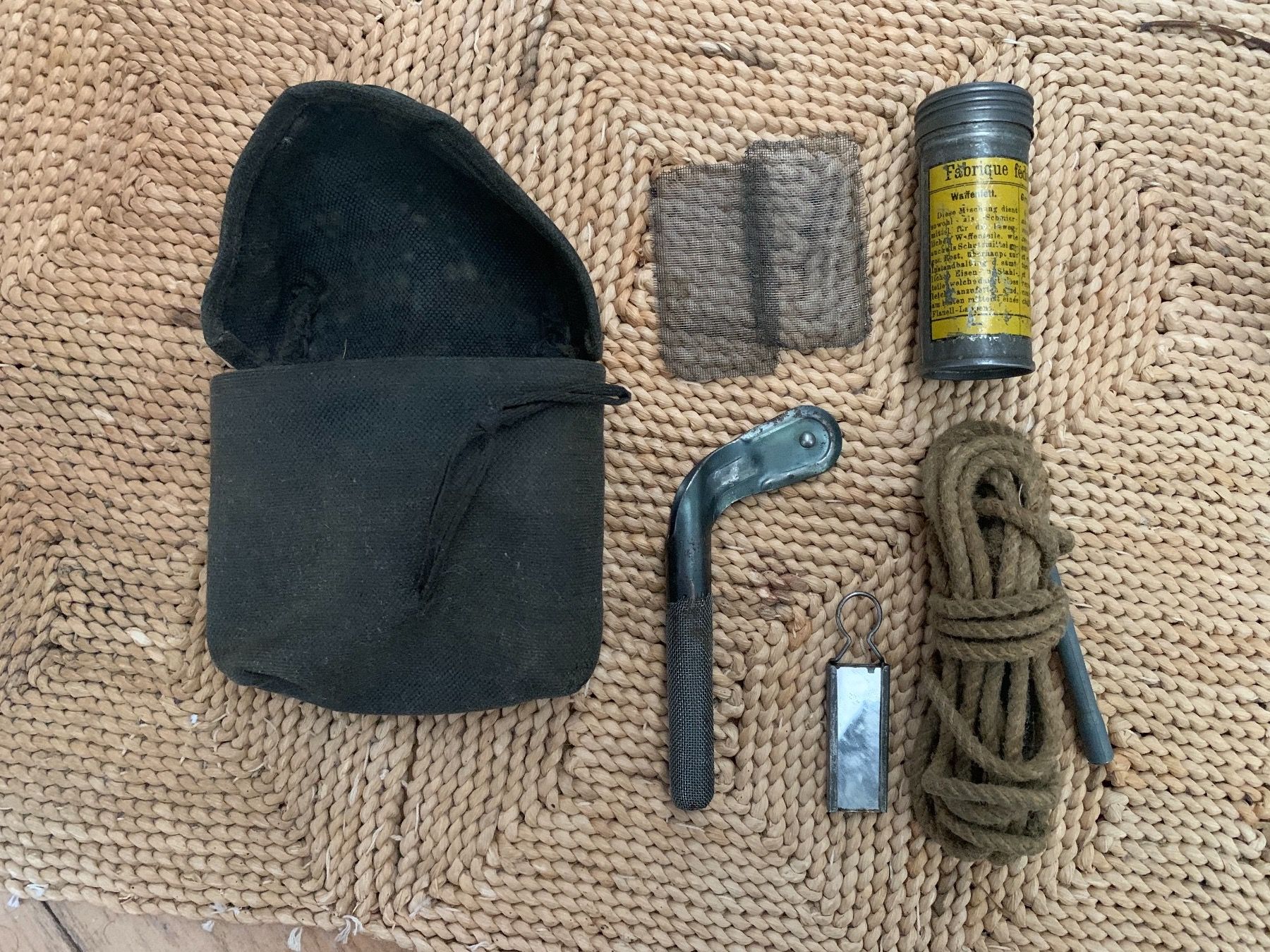 Attrezzatura da arrampicata: Schweizer Armee Waffenputzset Fett – Usato da Benken SG venduto da tame_impala 1