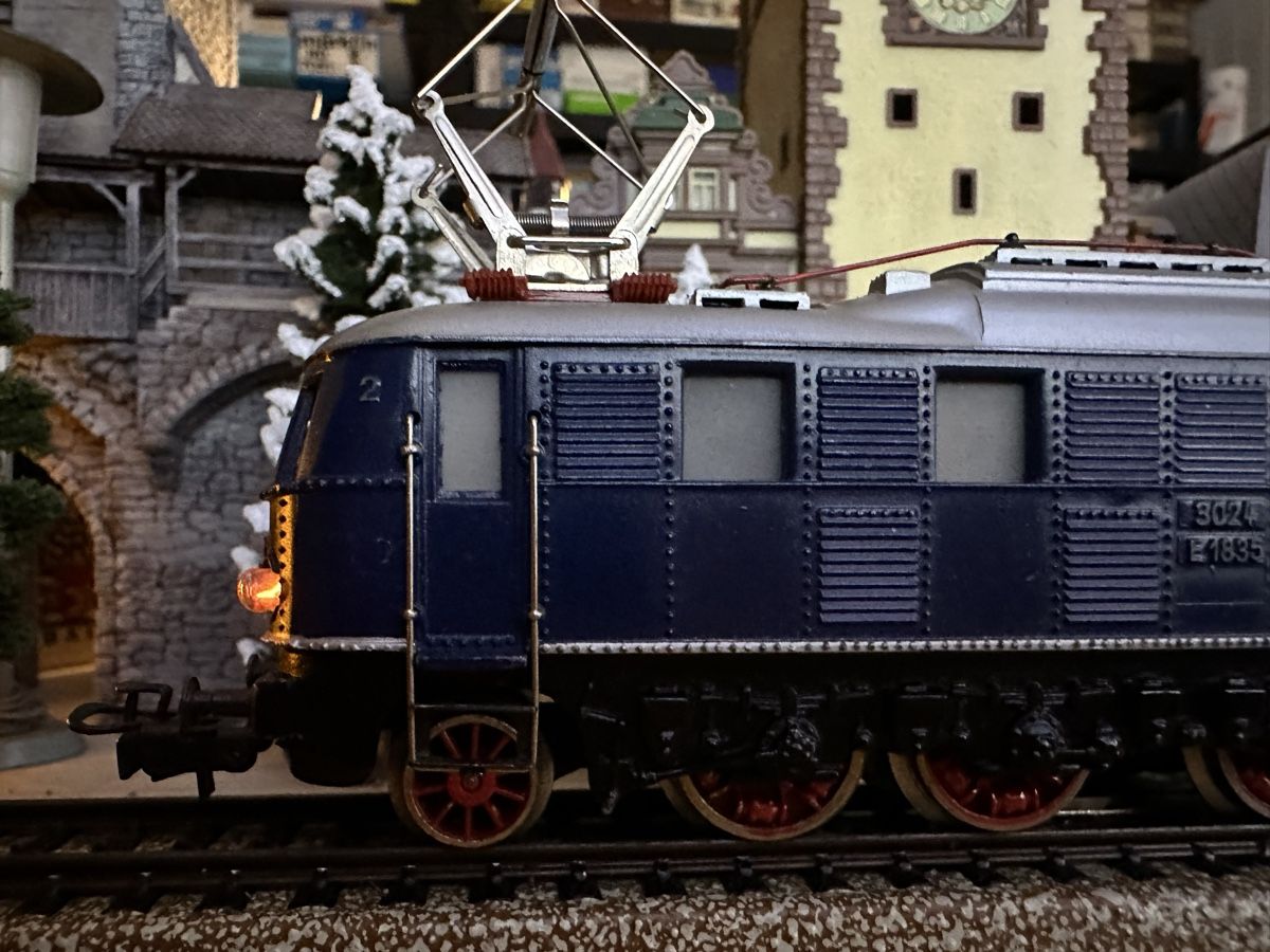 Märklin Modellini di ferrovie: Märklin 3023 DB BR E18 – Usato da Lupsingen venduto da New-Haven 1