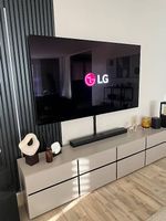 LG TV ca. 77 Zoll inkl. LG Soundbar  Neupreis über 5000.
