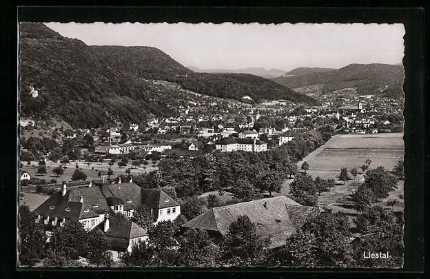 Cartoline postali: Liestal, Generalansicht der Stadt im Tal – Usato da Berlin venduto da bartko-reher
