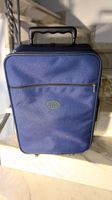 Robuster Reisekoffer mit Rollen, blau