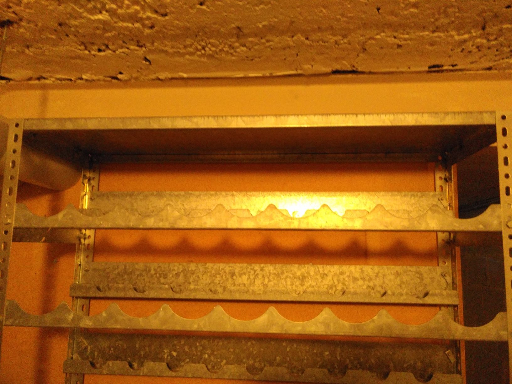 Scaffali: Weinregal aus Metall  – Usato da Winterthur venduto da DonnaRicarda 2