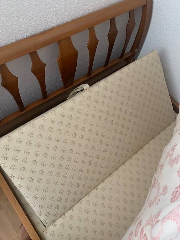 Betten: Antikes Bett aus Holz  – Gebraucht aus Langenthal von bar_2znq 2