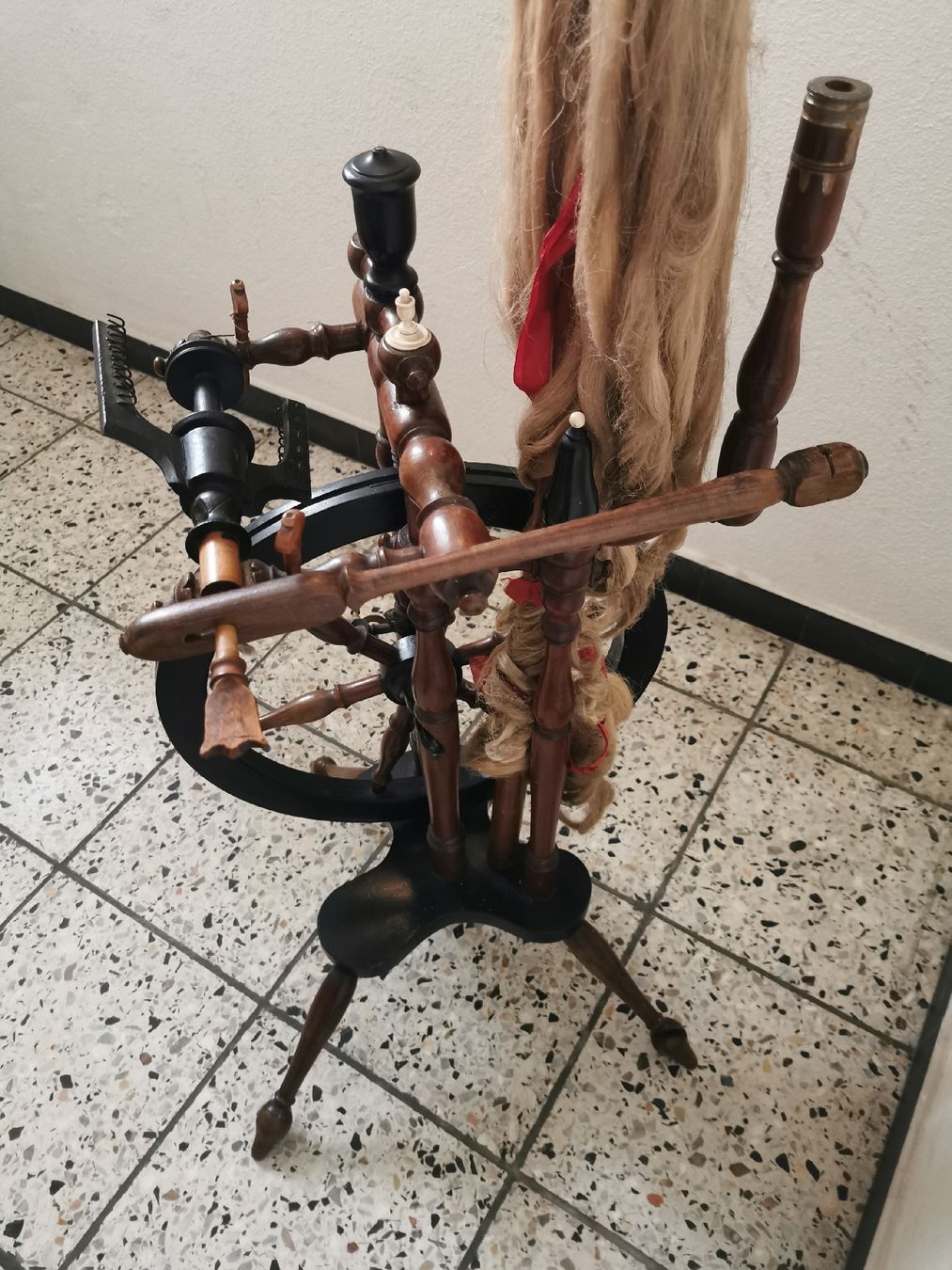 Ruote per filare: Antikes Spinnrad um1900 – Usato da Mellingen venduto da fra_g7y8 4