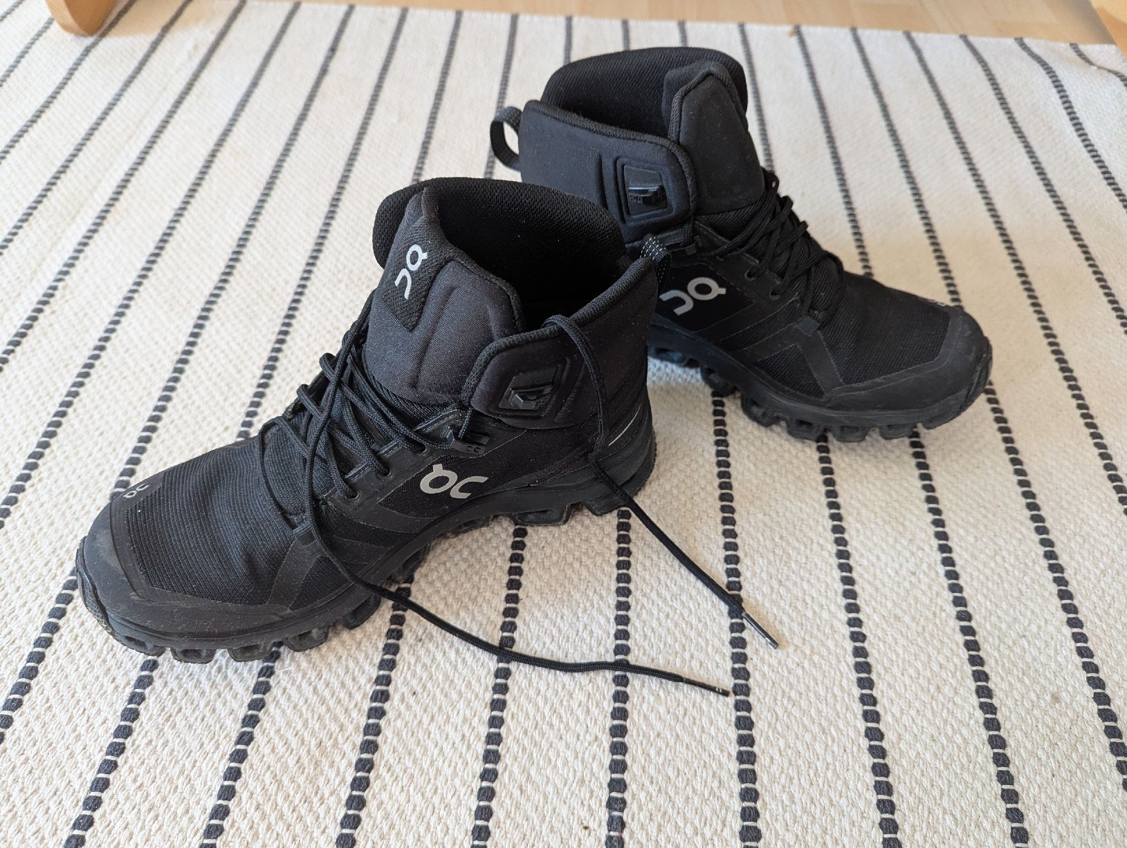 On Scarpe da donna: On Cloudrock Waterproof Damen Wanderschuhe 38.5 neu – Nuovo (secondo la descrizione) da St. Gallen venduto da mic_6g5v 2