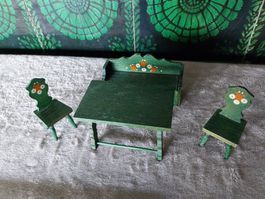 Alte handbemalte Möbeli, 4-Teilig, fürs Puppenhaus,Dora Kuhn