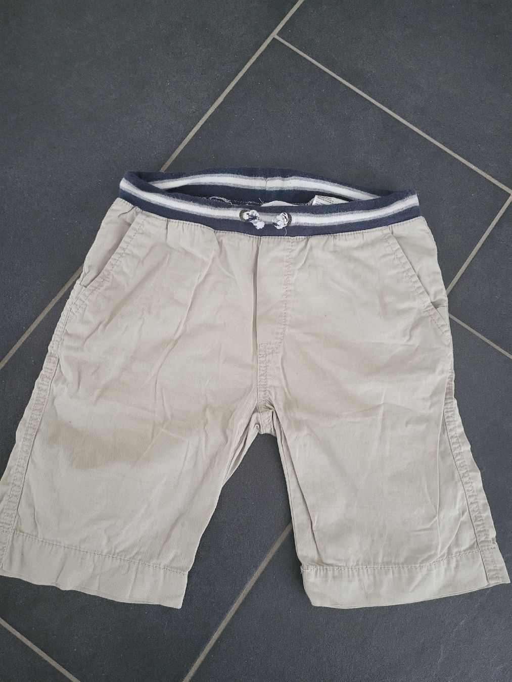 H&M Pantaloni: Shorts H&M Gr. 134 beige – Usato da Büsserach venduto da Fairprice_83
