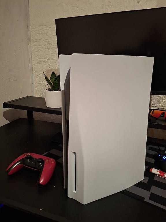 Sony Console: Ps5 avec lecteur de disque + 1 manette – Nuovo (secondo la descrizione) da Rolle venduto da mic_gr2s 2
