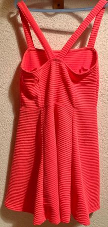 Robe d'été rose corail, taille S - Parfaite pour l'été!