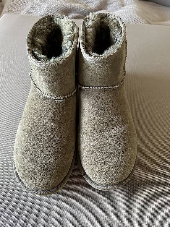 Scarpe da donna: UGG Boots Mini Gr.39 wie neu – Usato da Stäfa venduto da DearDarling