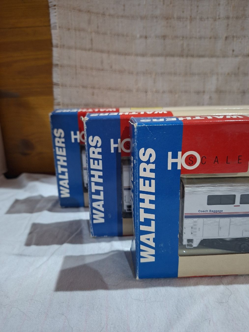 Walthers Modelleisenbahnen: Walthers HO Amtrak Superliner 3er Set  – Gebraucht aus Braunau von NadynFuchs
