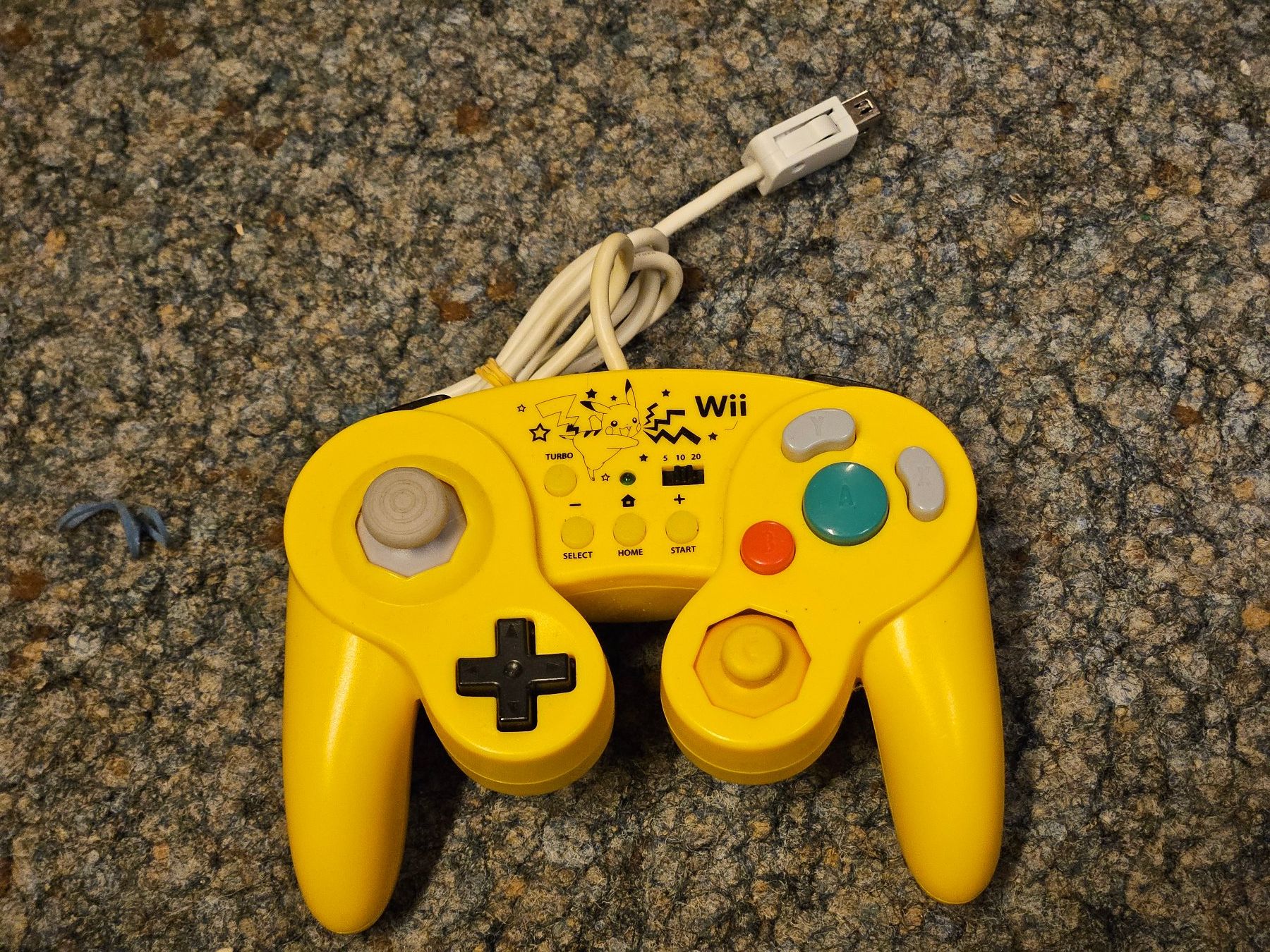 Nintendo Controller: Gelber Pikachu GameCube Controller für Nintendo Wii – Gebraucht aus Hindelbank von GameBoy1981