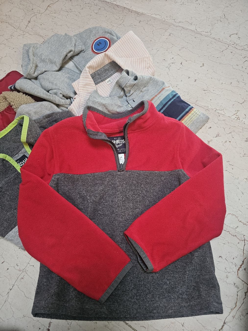 Lotti & Set di vestiti: Lot vêtements garçon 5 ans – Usato da Villeneuve VD venduto da ClarissaWyl 1