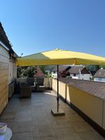 Sonnenschirm gelb mit Sockel Fuss guter Zustand