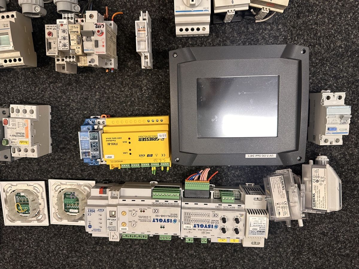 Componenti elettronici: Elektrokomponenten gebraucht – Usato da Bern venduto da db1988 1