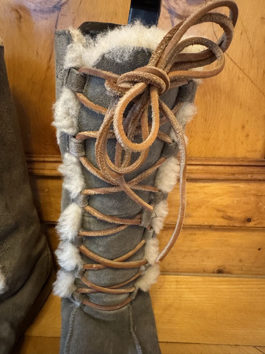 Ugg Chaussures femmes: UGG Stiefel Grösse 39 – D'occasion à Zürich par 411osmanbey 2