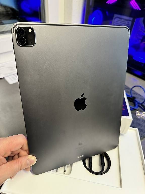 Tablet PC: IPad Pro 12.9 Wifi (5th Gen) – Usato da Möriken AG venduto da E60Veni 2