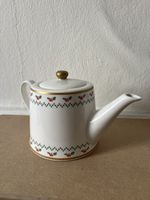 Théière porcelaine décor houx et or bon état