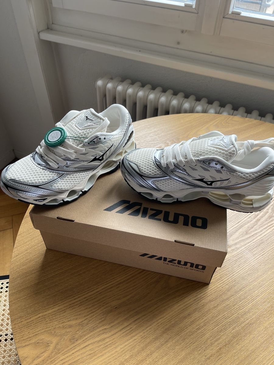 Mizuno Chaussures hommes: Mizuno Wave Prophecy LS Pristine Black Silver – Neuf avec emballage d'origine à Fribourg par ssu_tr9g