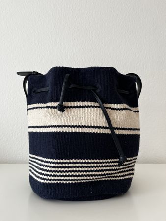 Weekend MaxMara Beuteltasche blau/weiss gestreift