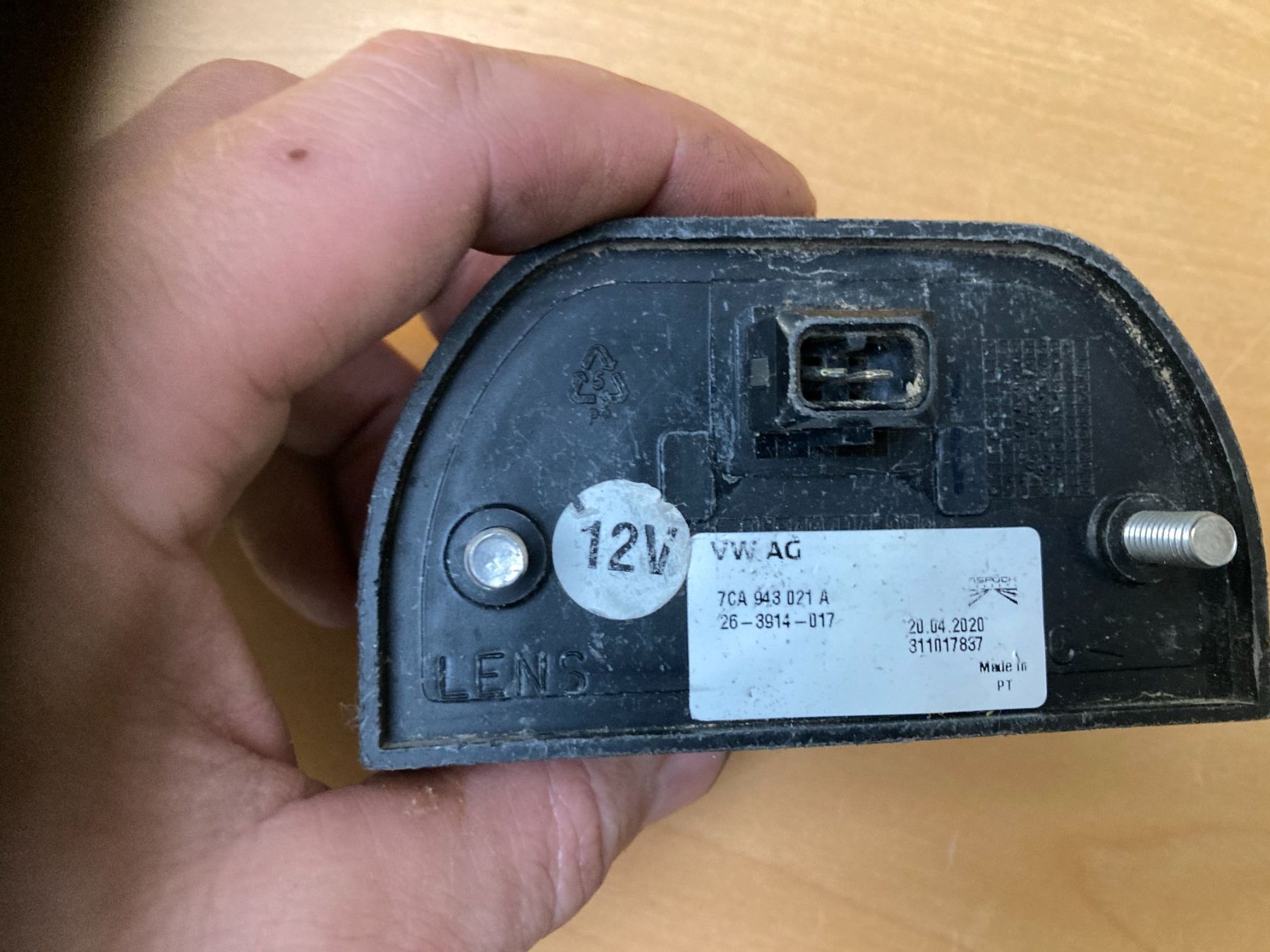 VW Tutti pezzi di ricambio auto: Original VW Crafter Kennzeichenleuchte | 7CA943021A – Usato da Cham venduto da WB2223 2