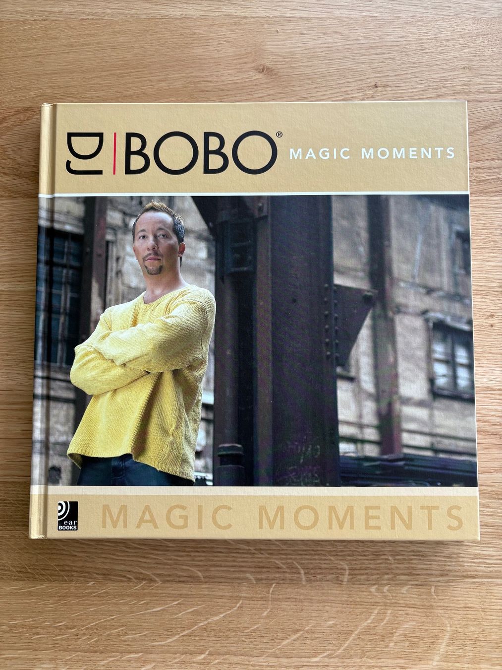 Libri: Bobo - Magic Moments DataBook mit 3 CDs & 1 DVD – Nuovo (secondo la descrizione) da Wettswil venduto da nobelii