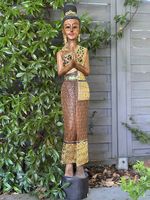 Grande statue asiatique en bois sculpté 