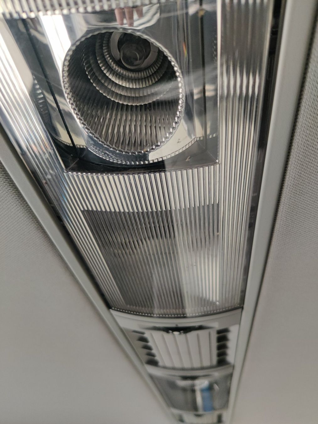 Volkswagen Tutti pezzi di ricambio auto: Lüftungseinheit hinten VW T5 Multivan – Usato da Alpnach-Dorf venduto da Hess-Automobile 2