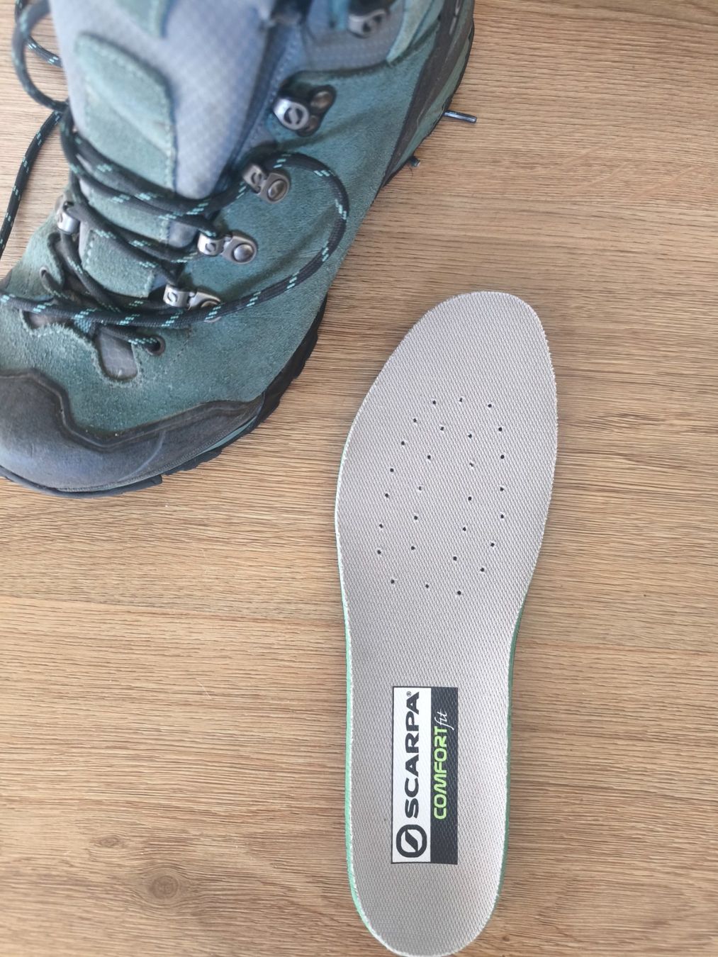 Scarpa Scarpe da donna: Scarpa Goretex Wanderschuhe 41 / 7 – Usato da Ebikon venduto da brombomboli 1