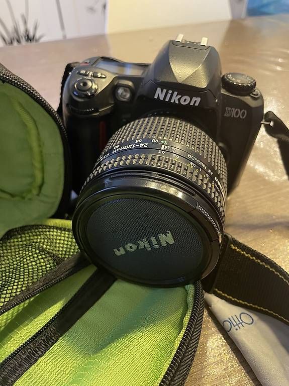 Nikon Kamera: Nikon D100 – Gebraucht aus Giubiasco von Deby01