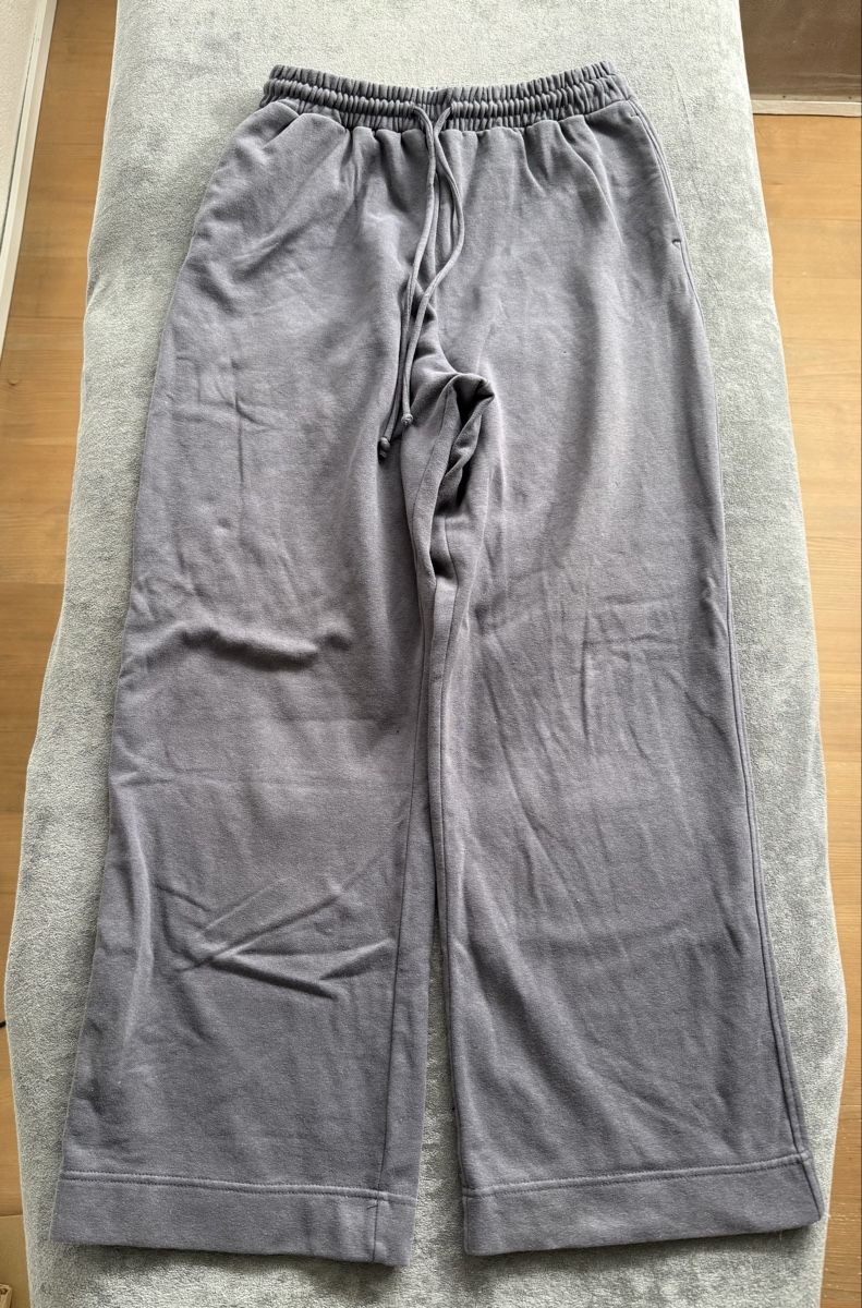 H&M Pantaloni: weit geschnittene grau/blaue Jogginghose, Gr. 38, H&M – Usato da Huttwil venduto da mandala123